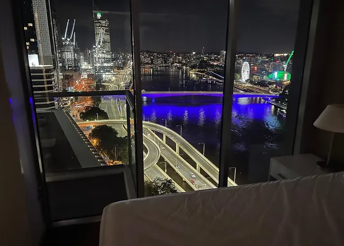 City Living - Brisbane River-View 2 Bedroom Apt